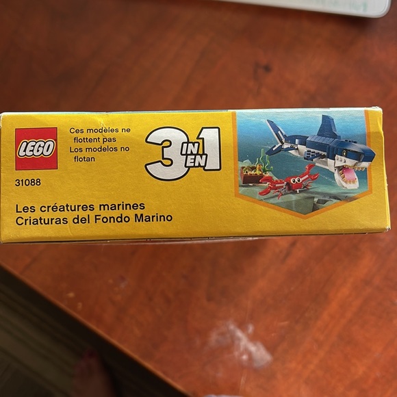 LEGO Creator 3 In 1 Deep Sea Creatures 230 Pc Building Kit Shark Fish Squid Crab - Picture 3 of 6